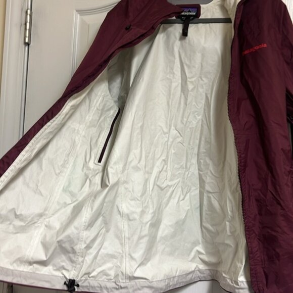 Patagonia Women’s Rain Jacket - Picture 6 of 8